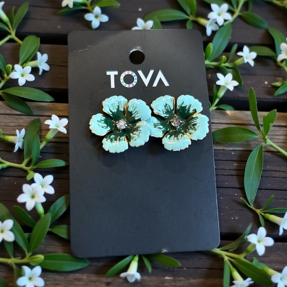 TOVA Fresia Studs NWOT